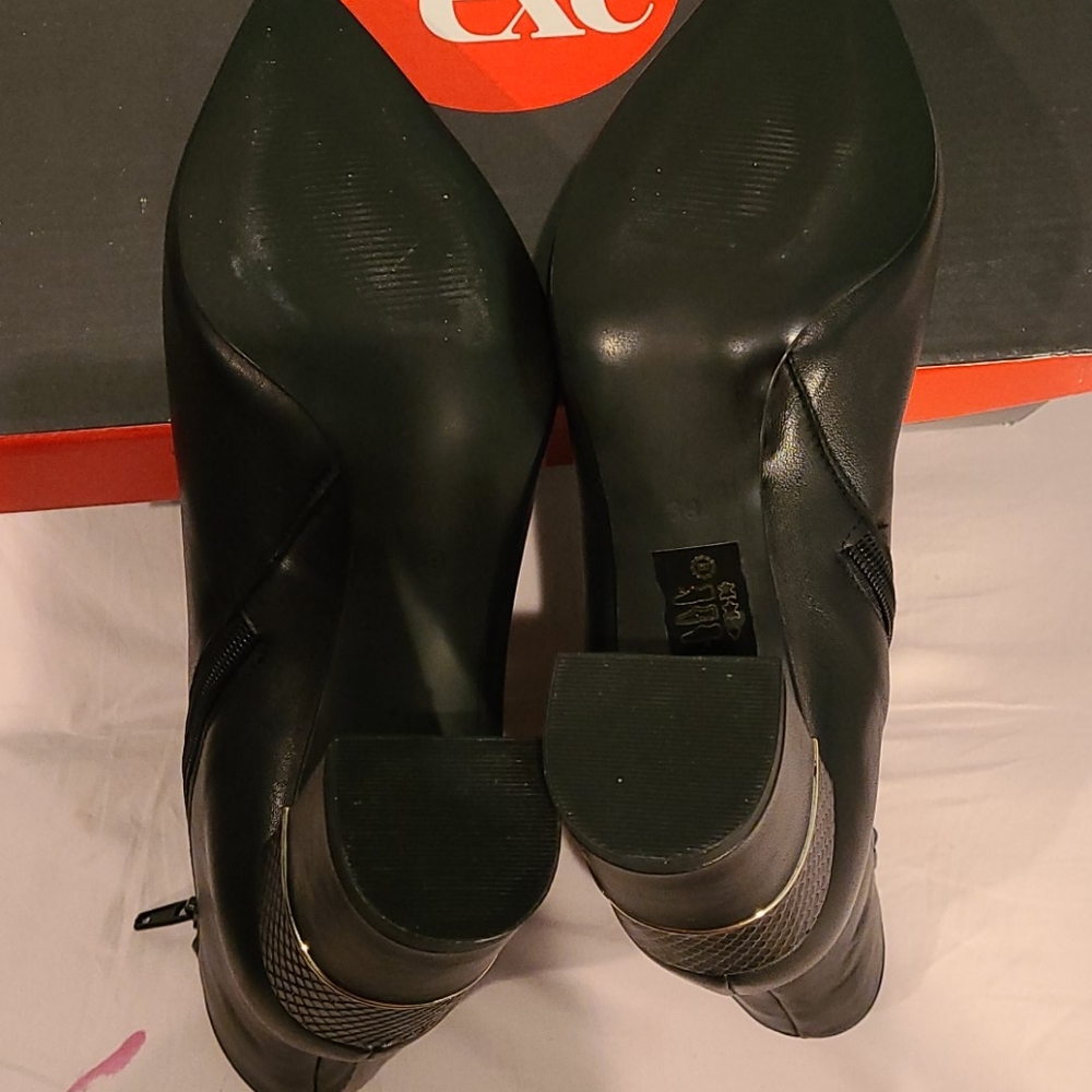 NWT EXE Black Ankle Boots w Snakeskin Heels Sz 39 - Picture 4 of 6